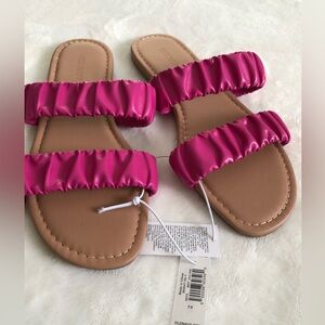 New old navy ruched two straps flat sandals, women size 7.5